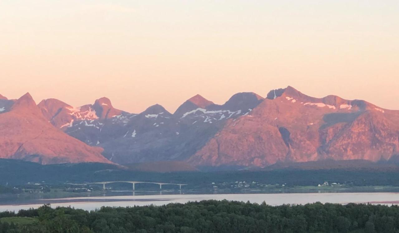 Apartamento Flott Utsikt, Rolig Gate Bodø Exterior foto